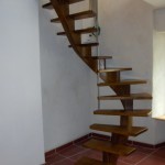 Dans un espace très réduit, limon central en S, l'arrivée surplombe légèrement le départ