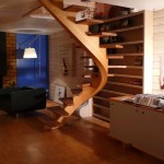 Limon lamellé-collé en pin, Marches chêne alignées à l'espace bibliothèque crée en complément.